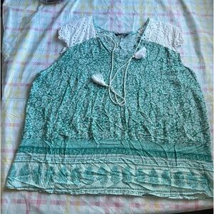 BloomChic boho short sleeve v-neck turquoise. Size 22-24